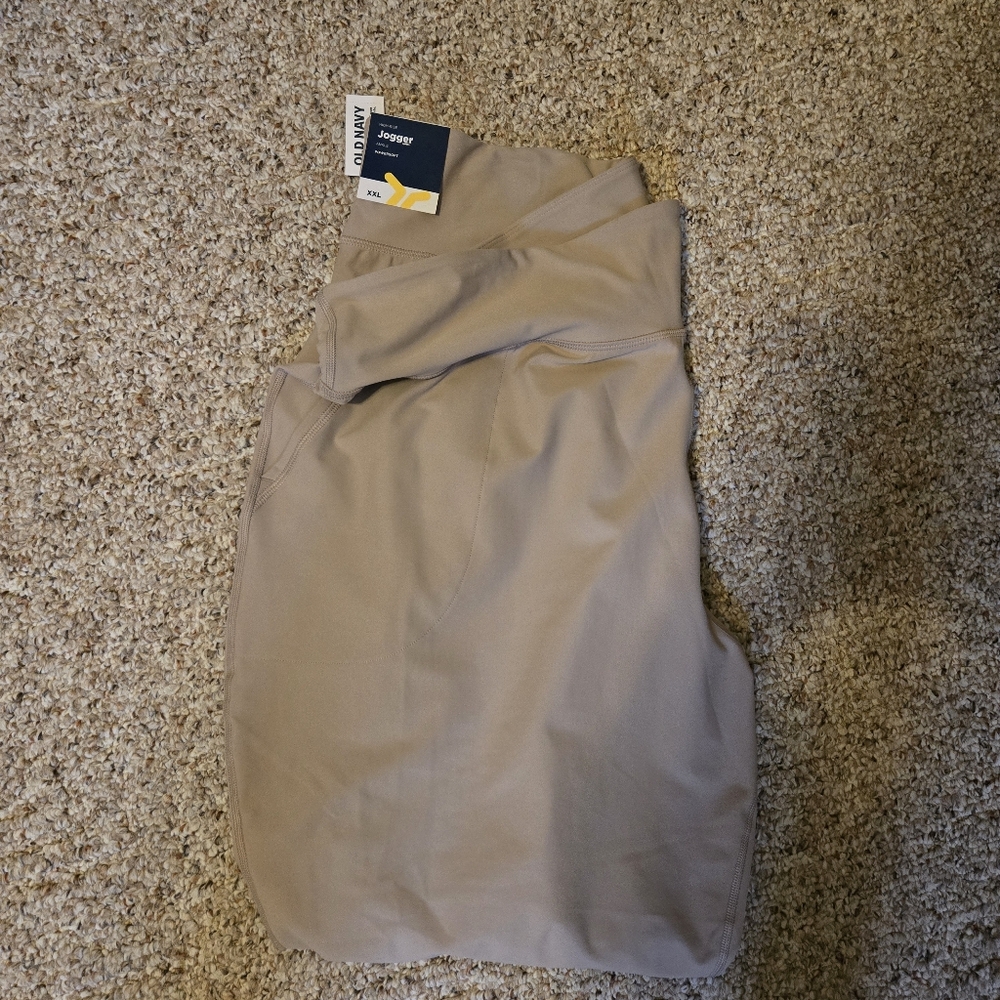 Old Navy Plus Size High Waisted Powersoft Pocket Joggers - Picture 3 of 3